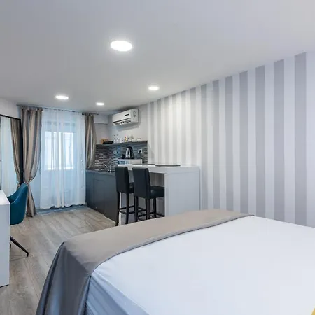 Small, Sweet & Cosy Apartment *